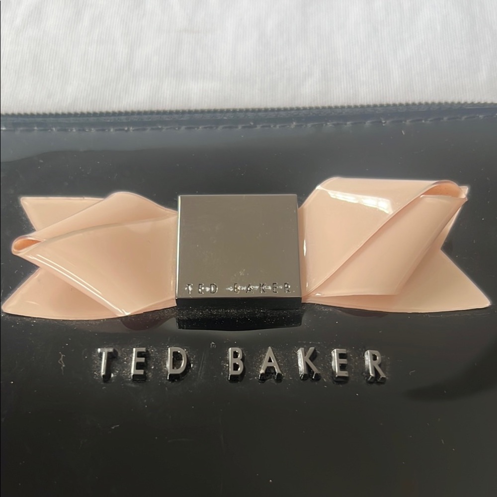 Ted Baker Black Patent I-Pad Mini Wallet with Pink Bow - Picture 2 of 6